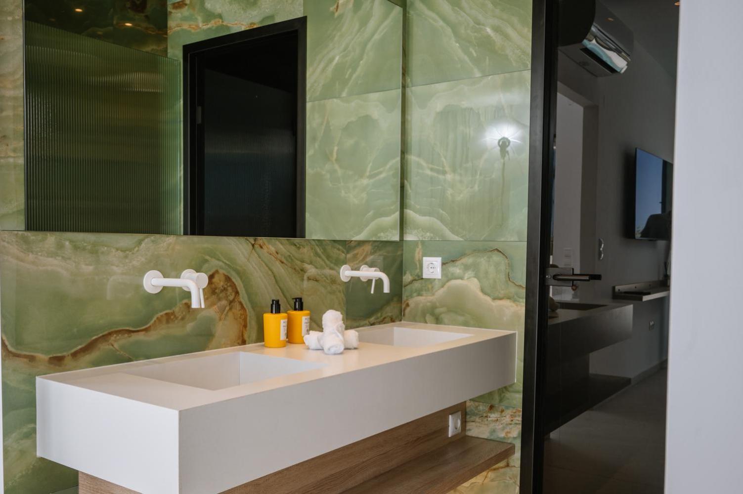 Sardines Luxury Suites Hersonissos  Eksteriør billede
